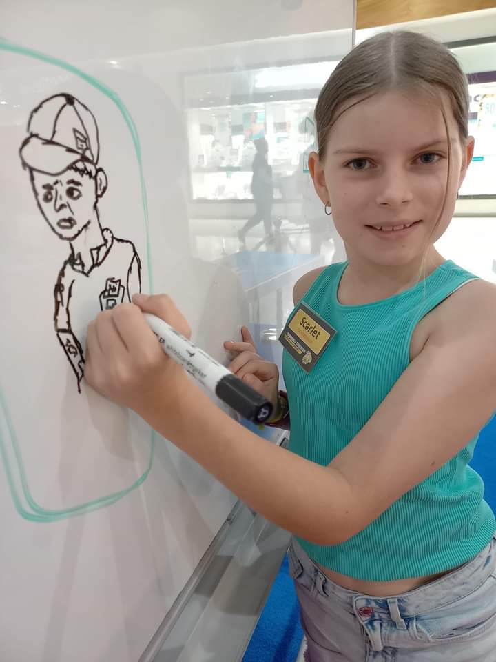 Aspiring young artist delivers school holiday workshops post image